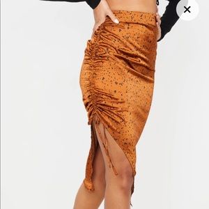 Satin printed ruched side midi skirt